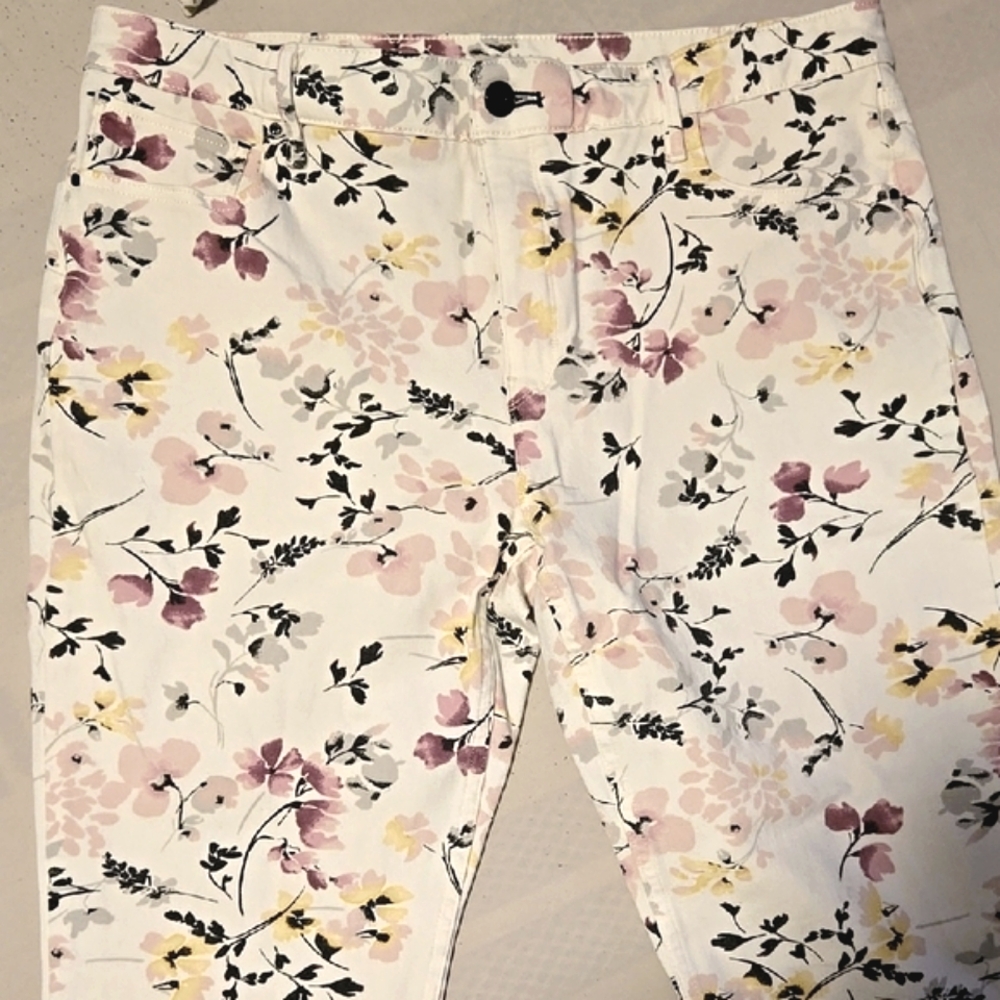 White House Black Market Stretch Floral Skinny Jeans